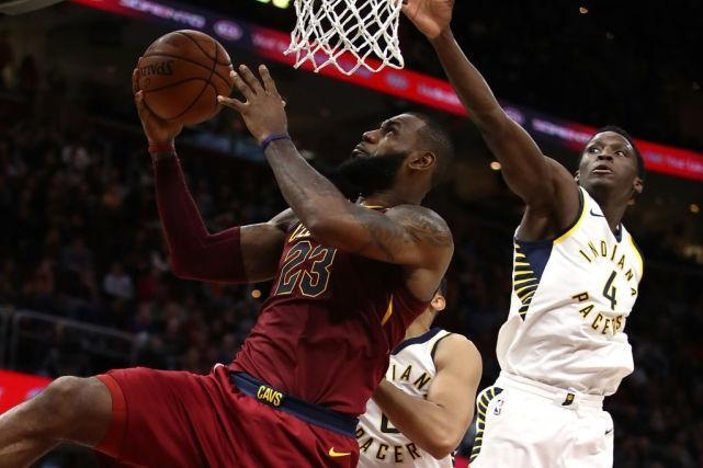  骑士憾负奇才遭遇两连败，米切尔孤军奋战显疲惫  