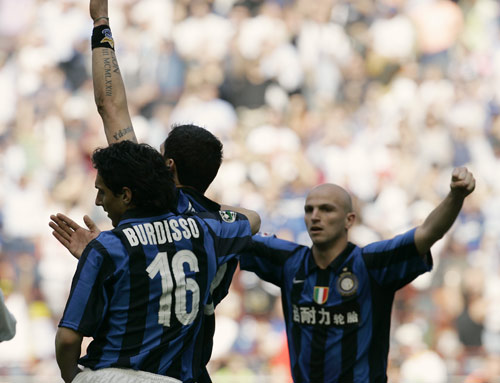  国米王牌射手梅开二度，蓝黑军团主场锁定胜局